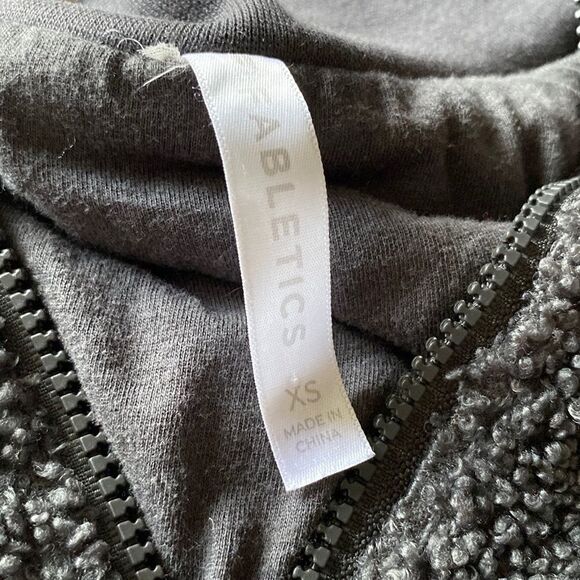 Fabletics Wm’s Sz XS Dark Gray 1/2 Zip Pull Over Cropped Sherpa Jacket - Picture 3 of 3